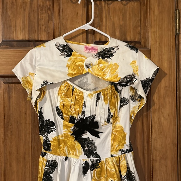Pinup couture white and yellow/black flower dress size Medium. - Picture 2 of 7